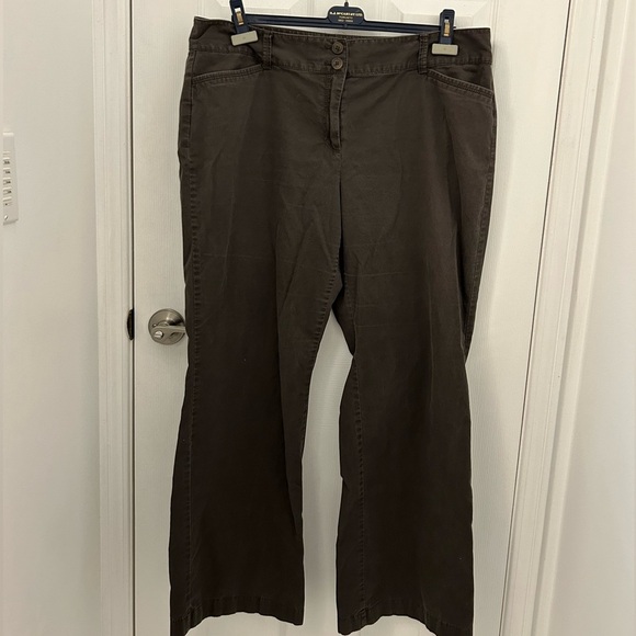 Ann Taylor Curvy Flared Brown Trouser Pants, Sz 16 - Picture 2 of 8